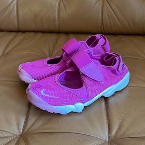 Nike Air Rift “flash fuchsia”